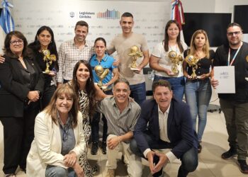 La Legislatura distinguió a Las Murciélagas, bicampeonas del mundo