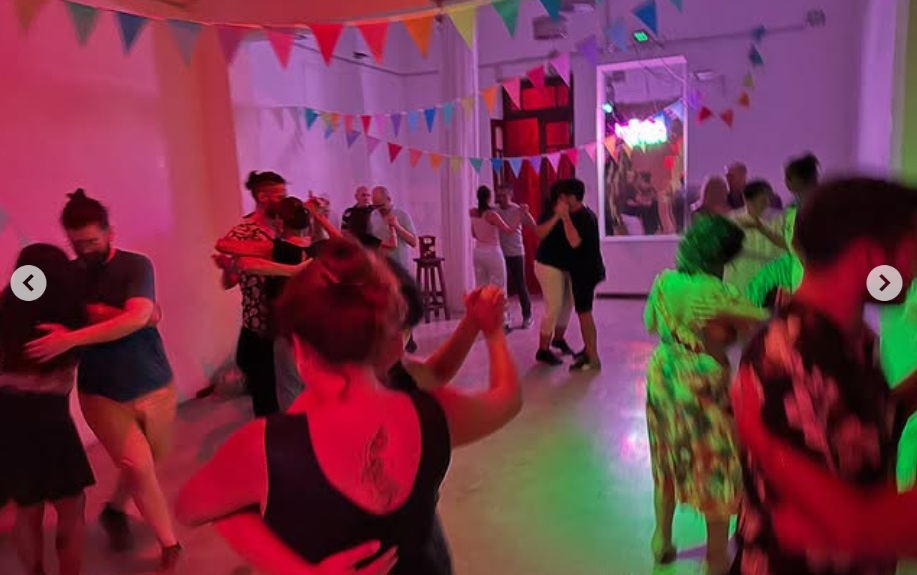 Otra noche de encuentro en Bastón del Moro.