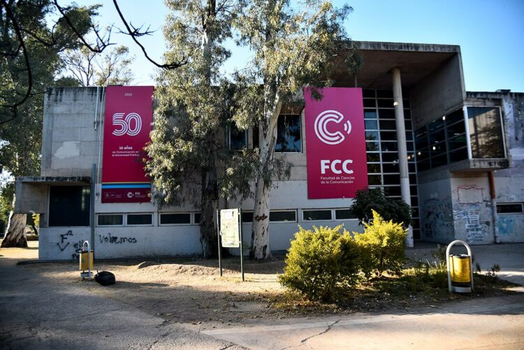 La Facultad de Ciencias de la Comunicación, punto de encuentro para una obra clave de la memoria democrática.