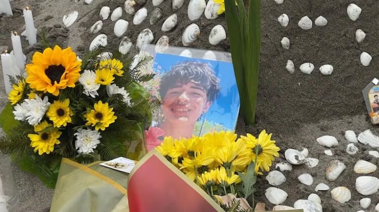 Confirman que el cuerpo hallado en Chile es del argentino desaparecido La familia de Alejandro Cabrera Iturriaga lo despidió mientras las autoridades desarmaban el punto de búsqueda en la costa.