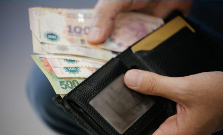 La mitad de los hogares usa ahorros o se endeuda para cubrir gastos Gastos