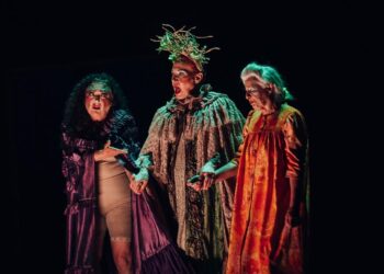 La venganza poética de las adultas mayores: Luciano Delprato y el gesto inevitable de “Fantasmáticas”