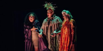 La venganza poética de las adultas mayores: Luciano Delprato y el gesto inevitable de “Fantasmáticas”