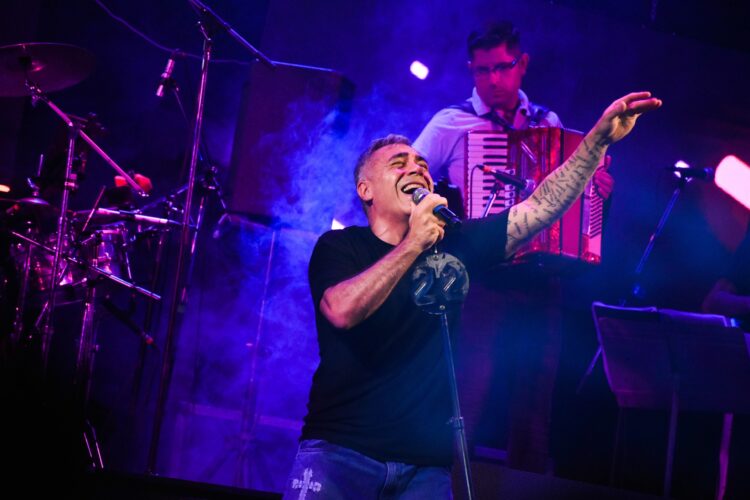 El Loco Amato abrirá la primera jornada del festival con su característico estilo enérgico y sus grandes hits.