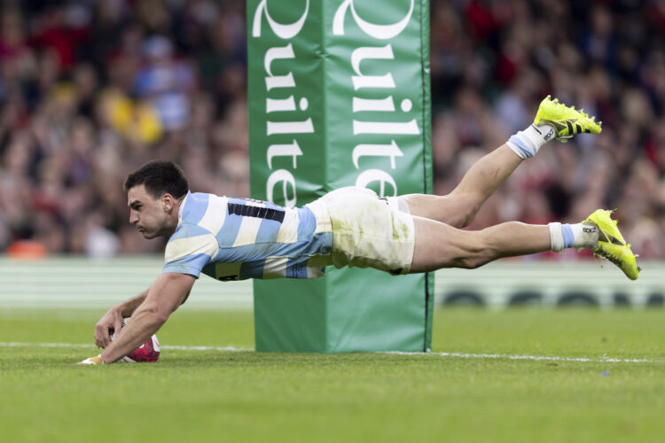 Los Pumas golearon a Gales 52 a 28 y se afianzan en el sexto lugar del ranking NOTICIAS ARGENTINAS BAIRES, NOVIEMBRE 9 Los Pumas le ganaron esta tarde como visitante por 52 a 26 a Gales en Cardiff, en el primer test match de la ventana de noviembre en la preparación para el Mundial de Australia 2027. FOTO NA @lospumas