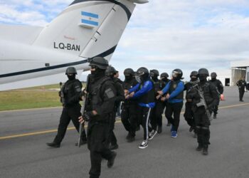 Los traslados se realizan en virtud del Acuerdo de Alojamiento de Personas realizado entre el Ministerio de Justicia y el Ministerio de Seguridad de la Nación.