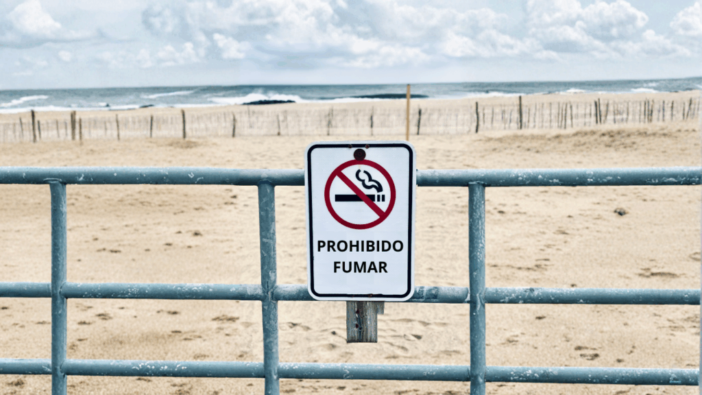 Mar del Plata aplicará multas por fumar en playas desde 2026