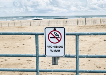 Mar del Plata aplicará multas por fumar en playas desde 2026
