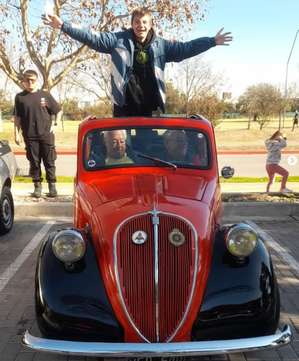 Los autos antiguos rugen en La Noche de los Museos Los autos antiguos rugen en La Noche de los Museos