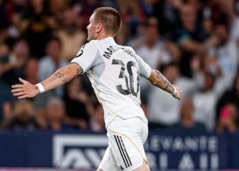 Mastantuono homenajeó a Maradona con una emotiva versión de “¿Qué es Dios?”