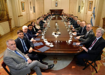 Semana clave para Milei entre reuniones de Gabinete y negociaciones con gobernadores