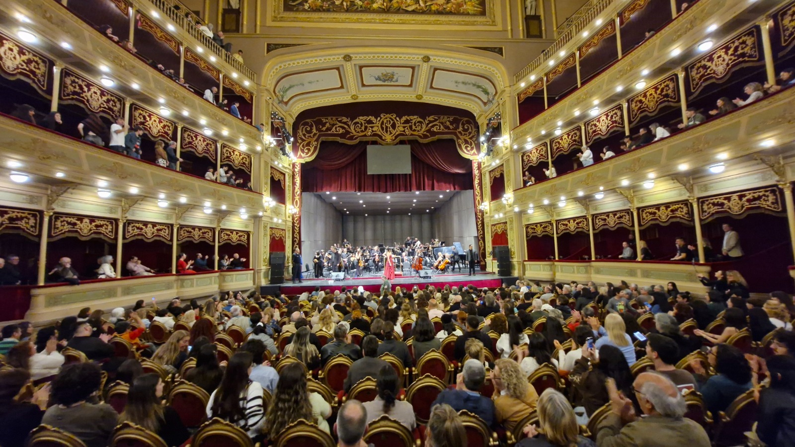 Miles de personas disfrutaron la Noche de los Museos 2025 con arte, música y ciencia Miles de personas disfrutaron la Noche de los Museos 2025 con arte, música y ciencia