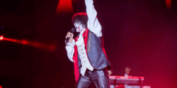 La música en su mejor disfraz: La Mona y el Kempes en una noche para recordar