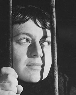 Tim Burton, Konrad Wolf y grandes clásicos llegan al Cineclub Escena del film "Nuestra ciudad arde".