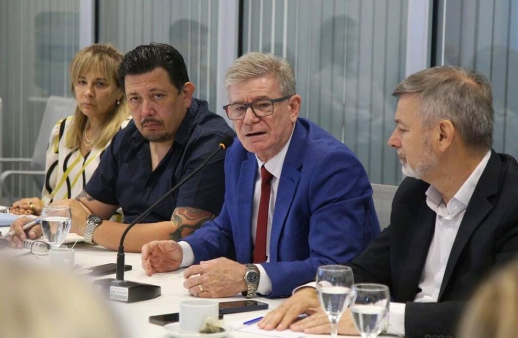 El secretario Sergio Lorenzatti y el equipo de la Secretaría de Administración Pública y Capital Humano municipal se reunieron con concejales de los distintos bloques.