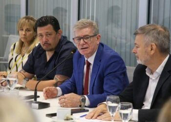 El secretario Sergio Lorenzatti y el equipo de la Secretaría de Administración Pública y Capital Humano municipal se reunieron con concejales de los distintos bloques.