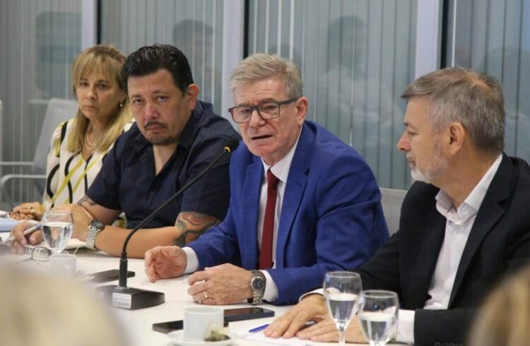 El secretario Sergio Lorenzatti y el equipo de la Secretaría de Administración Pública y Capital Humano municipal se reunieron con concejales de los distintos bloques.