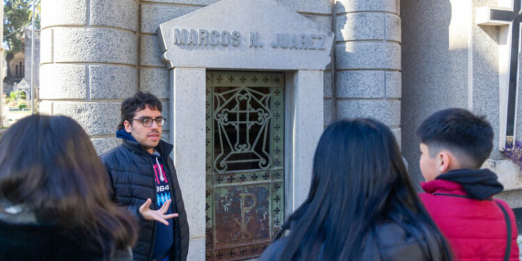 El ciclo propone un acercamiento al patrimonio histórico a través de caminatas guiadas y actividades educativas.