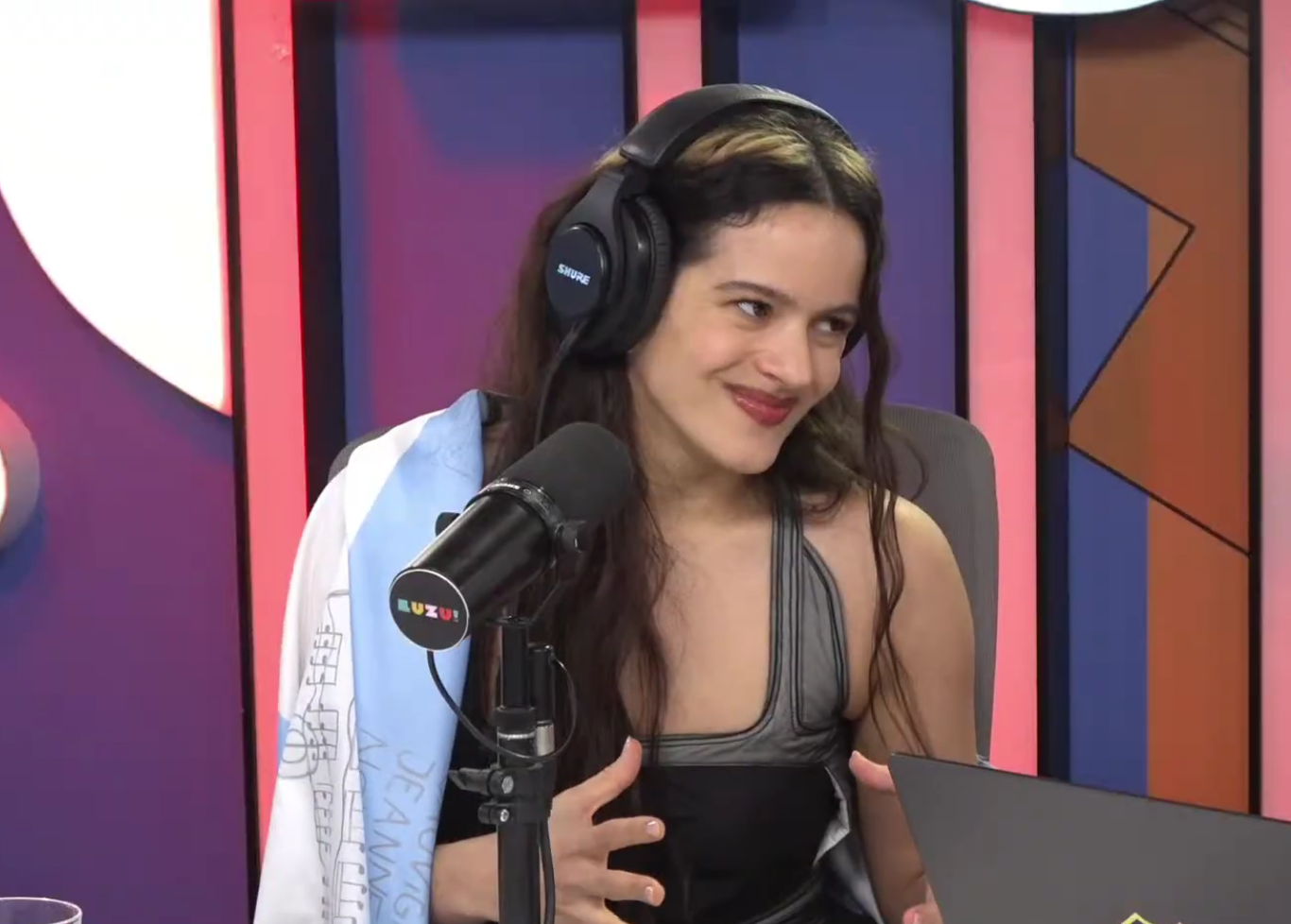 Rosalía argentinizada: bailó cumbia, probó clásicos argentinos y habló del cielo porteño Rosalía argentinizada: bailó cumbia, probó clásicos argentinos y habló del cielo porteño