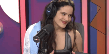 Rosalía argentinizada: bailó cumbia, probó clásicos argentinos y habló del cielo porteño