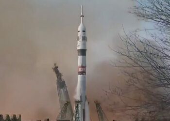 Rusia lanza la nave espacial Soyuz MS-28 con tres astronautas rumbo a la ISS