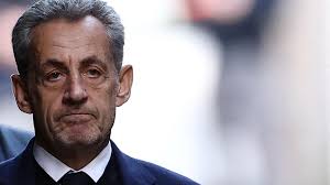 Sarkozy dejó la prisión tras decisión del tribunal