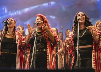 El Misty Soul Choir invita a un recorrido cromático con su estreno “Colors”