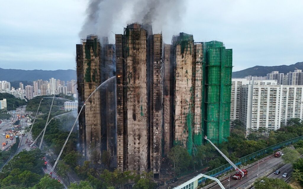 Sube a 83 la cifra de muertos por el incendio de Hong Kong