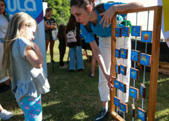 Tiene como objetivo promover el compromiso ambiental y la participación ciudadana.
