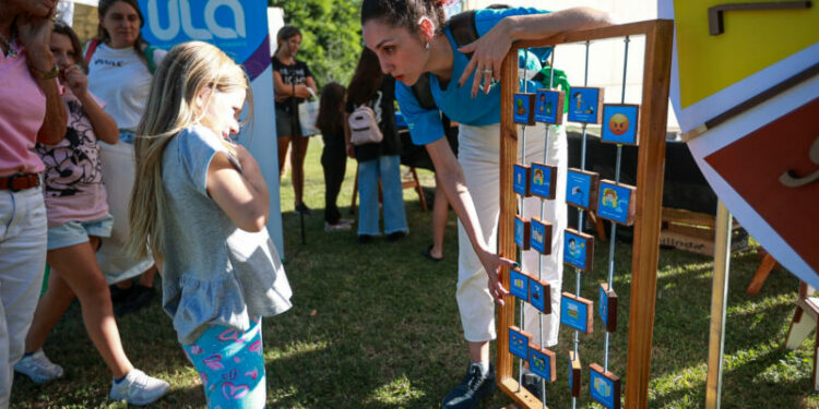 Tiene como objetivo promover el compromiso ambiental y la participación ciudadana.