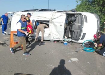 Un auto volcó en la autopista Córdoba–Carlos Paz