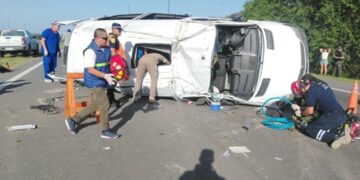 Un auto volcó en la autopista Córdoba–Carlos Paz Un auto volcó en la autopista Córdoba–Carlos Paz