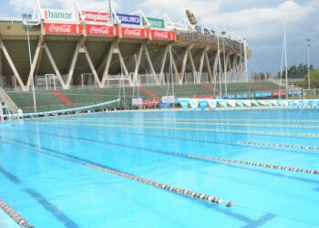 Un nadador falleció en plena competencia en el Kempes