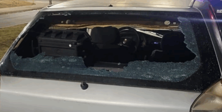 Una emboscada / Palabras al viento Así quedó el auto luego de la balacera dirigida a Soria.