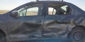 Una joven murió tras chocar su moto contra un auto