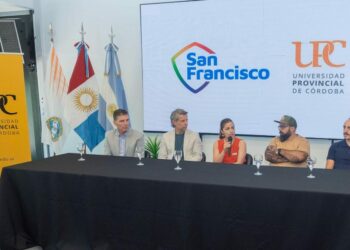 La carrera forma profesionales capaces de crear videojuegos desde el primer semestre, con un plan de estudios que integra programación, arte, diseño y producción.