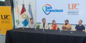 La carrera forma profesionales capaces de crear videojuegos desde el primer semestre, con un plan de estudios que integra programación, arte, diseño y producción.