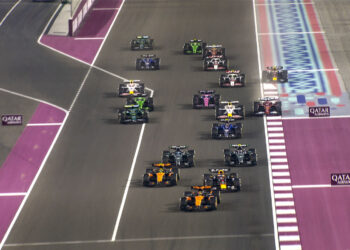 Verstappen ganó en Qatar y el mundial se definirá en la última fecha; Colapinto finalizó 14º