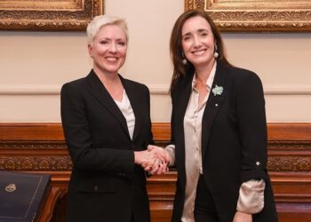 Victoria Villarruel junto a Shea Bradley Farrell, titular del Instituto estadounidense Counterpoin.