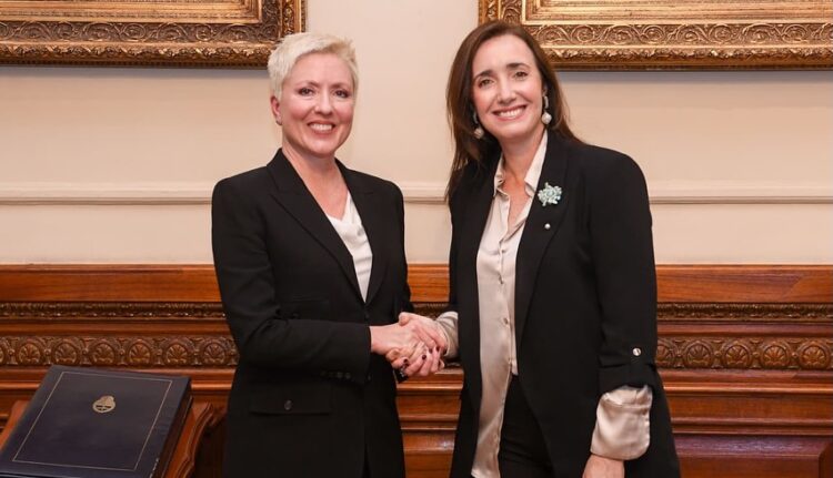 Villarruel respondió a las críticas por su relación con Milei Victoria Villarruel junto a Shea Bradley Farrell, titular del Instituto estadounidense Counterpoin.