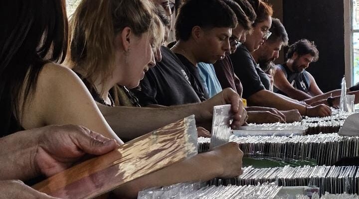 Vinilos que giran y vuelven: llega una nueva edición de la Feria en Alta Córdoba Desde las 15 hasta las 19, con entrada gratuita y dj en vivo.