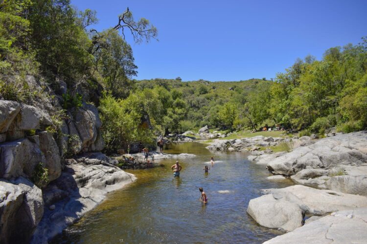 Córdoba se prepara para un finde XL con "excelentes" expectativas turísticas El Valle de Calamuchita tiene por encima del 75% de ocupación.