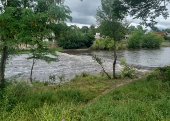 Se desbordó el río San Antonio: una creciente de 7 metros sorprendió a Villa Carlos Paz