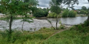 Se desbordó el río San Antonio: una creciente de 7 metros sorprendió a Villa Carlos Paz Se desbordó el río San Antonio: una creciente de 7 metros sorprendió a Villa Carlos Paz