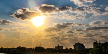 Jornada calurosa con nubes intermitentes Jornada calurosa con nubes intermitentes