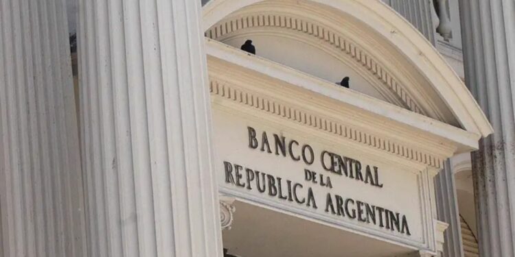 El Tesoro concretó el último pago del año al FMI, pero el costo fue alto: las reservas del Banco Central cayeron por debajo de los USD 41.000 millones.