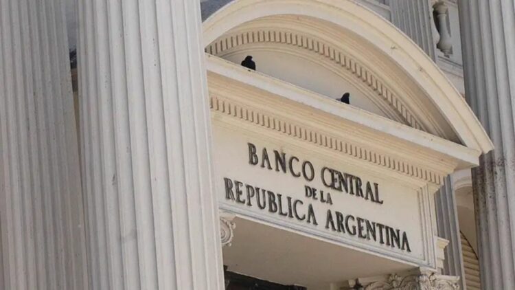 El Tesoro canceló un fuerte pago al FMI y las reservas del Banco Central volvieron a caer El Tesoro concretó el último pago del año al FMI, pero el costo fue alto: las reservas del Banco Central cayeron por debajo de los USD 41.000 millones.