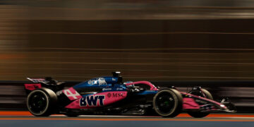 El piloto argentino tuvo una muy floja actuación y terminó último en la práctica libre del Gran Premio de Qatar.