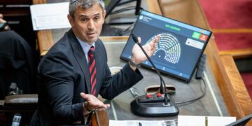 Crisis en la bancada peronista: fugas, presiones y un riesgo real de perder la primera minoría en Diputados Crisis en la bancada peronista: fugas, presiones y un riesgo real de perder la primera minoría en Diputados