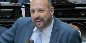 Renunció el diputado Carlos D’Alessandro y su reemplazo debilita el bloque oficialista Renunció el diputado Carlos D’Alessandro y su reemplazo debilita el bloque oficialista